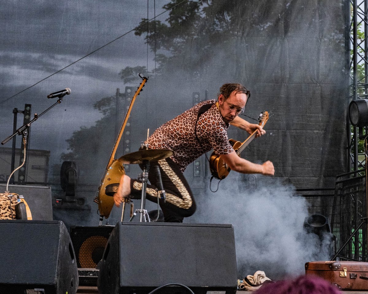 Le guitariste de Picon mon amour sur la scène du CrashMusette à la Voulte-sur-Rhône